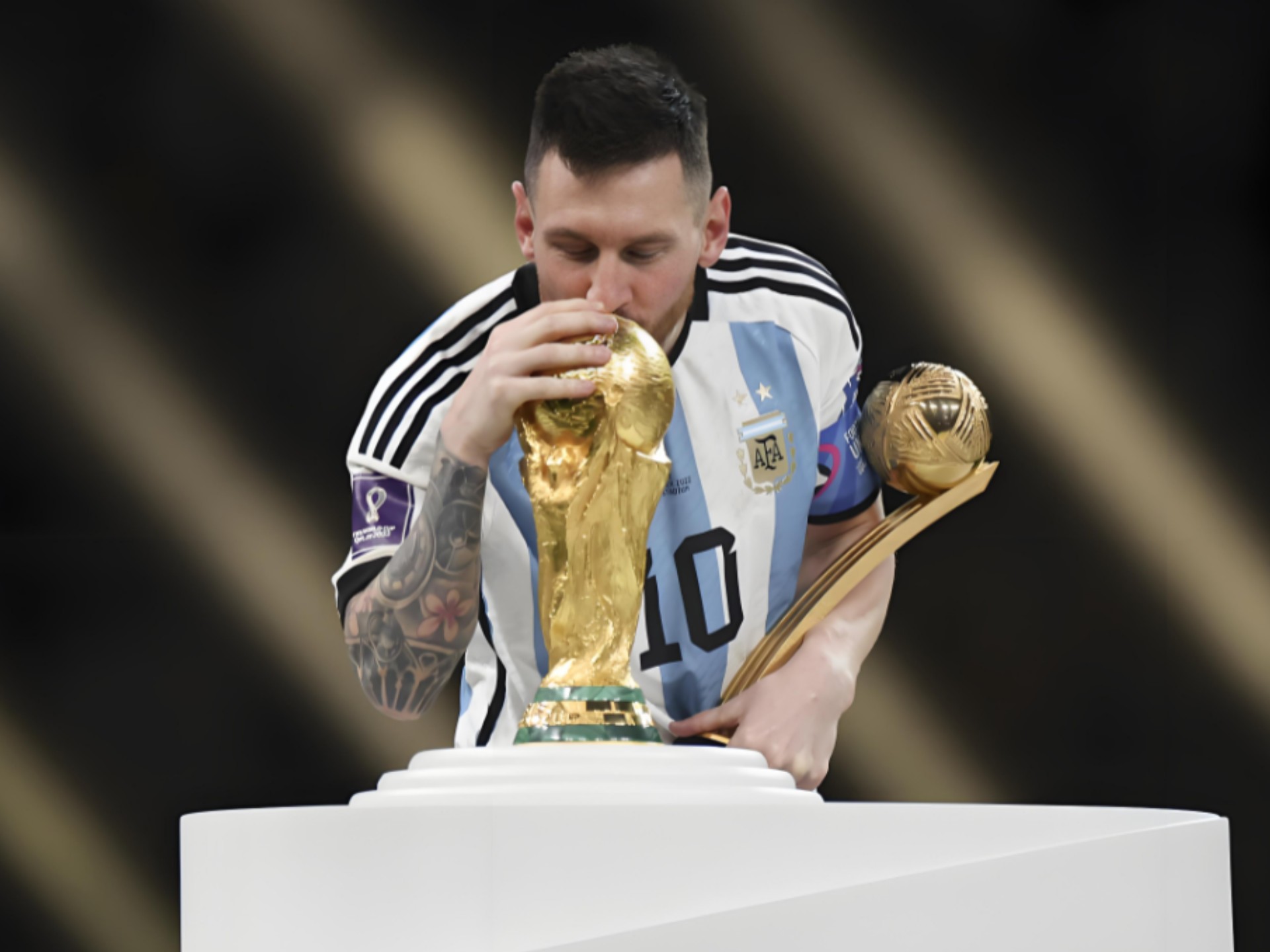 巴萨躲过一劫？尼코19场3球，年薪比肩亚马尔，毕巴给10年长约