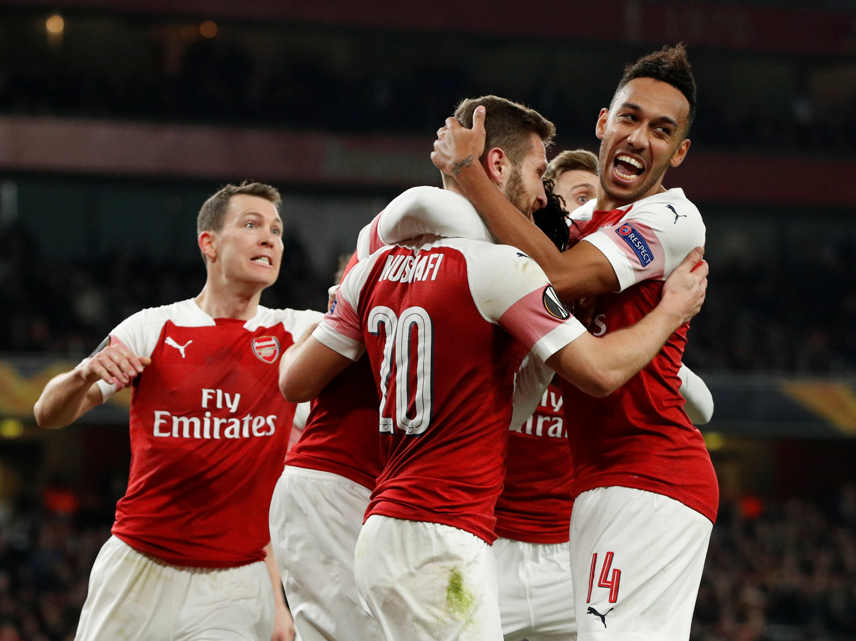 马刺连丢绝杀被逆转19分！三后卫35中8+10失误背锅 文班低头沮丧